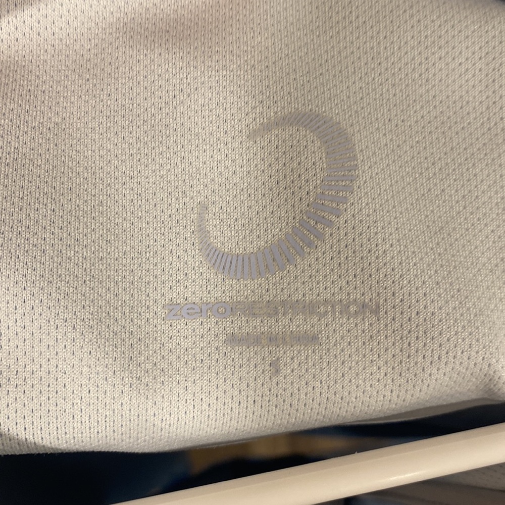 Zero Restriction golf pullover - Picture 2 of 3